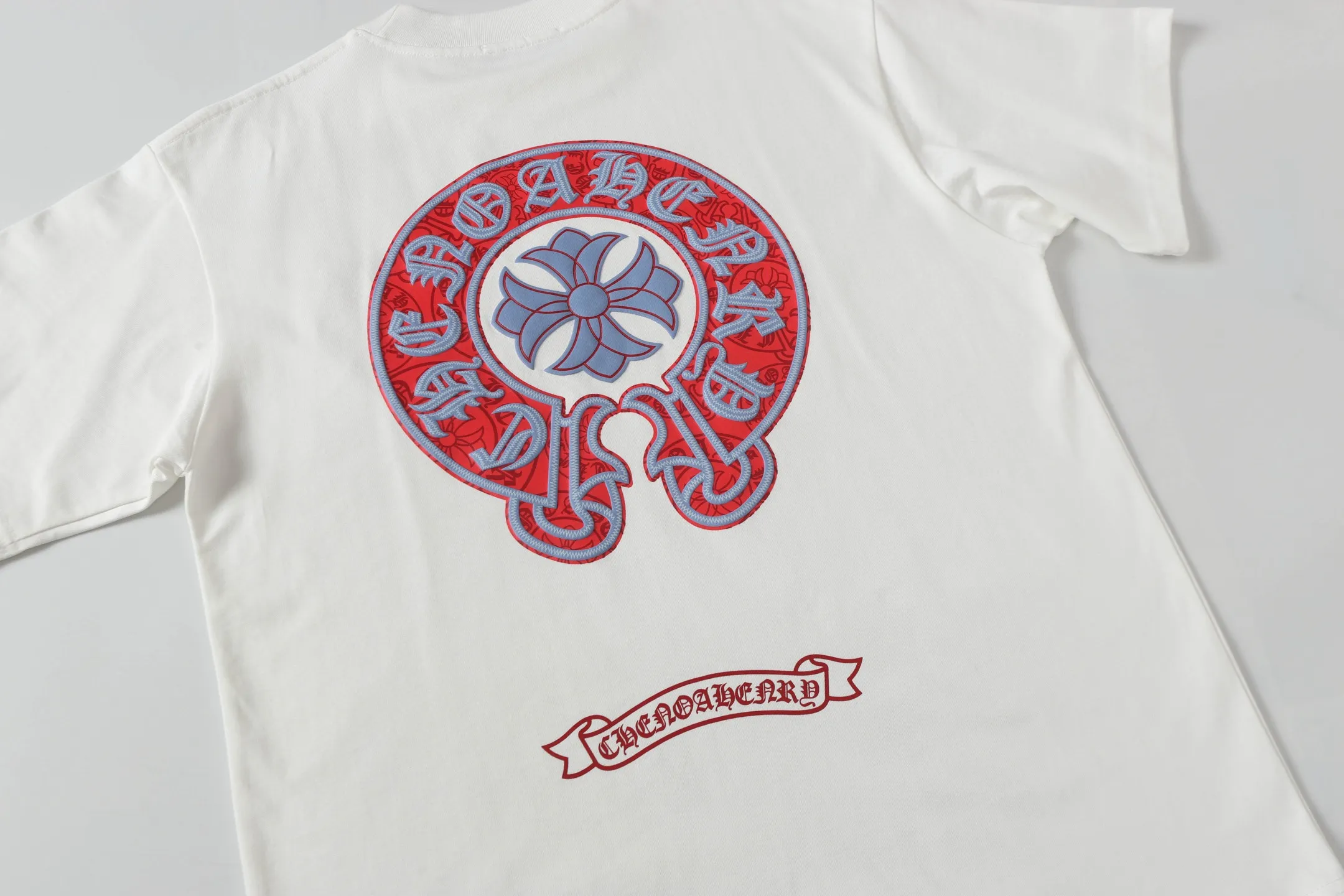 🅿️170 Chrome hearts ch Chrome hearts horseshoe painted foam short-sleeved T-shirt. Large version. Loose and stylish. The difference is the low version, the slim version, the upper body and the hips. 100% commitment: top quality, not fast food. The highest version on the market. Top quality, 280g, 26 custom-dyed double yarn cotton, same style for men and women, complete with three standards. Color: black, white Size: XS-L